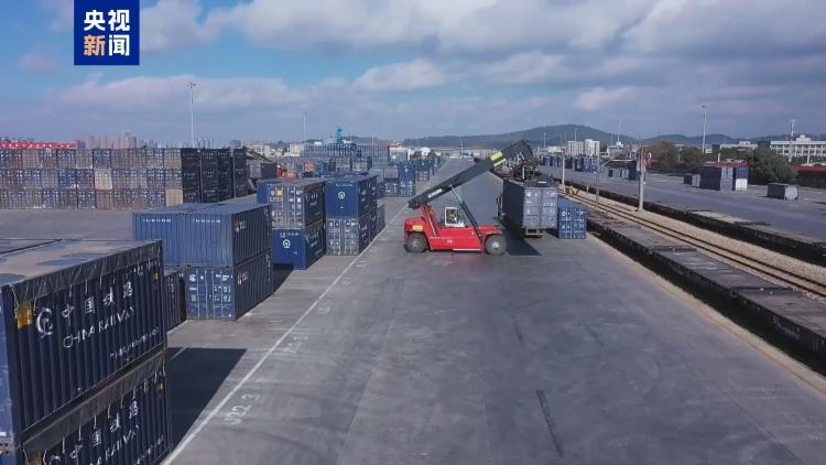 中老鐵路貨運量突破6000萬噸 生鮮冷鏈運輸成新增長極